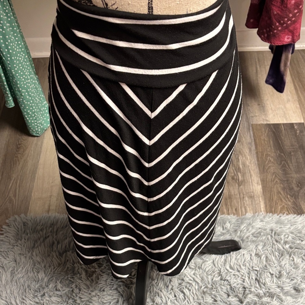 Black and White Striped Midi Skirt - Picture 2 of 15